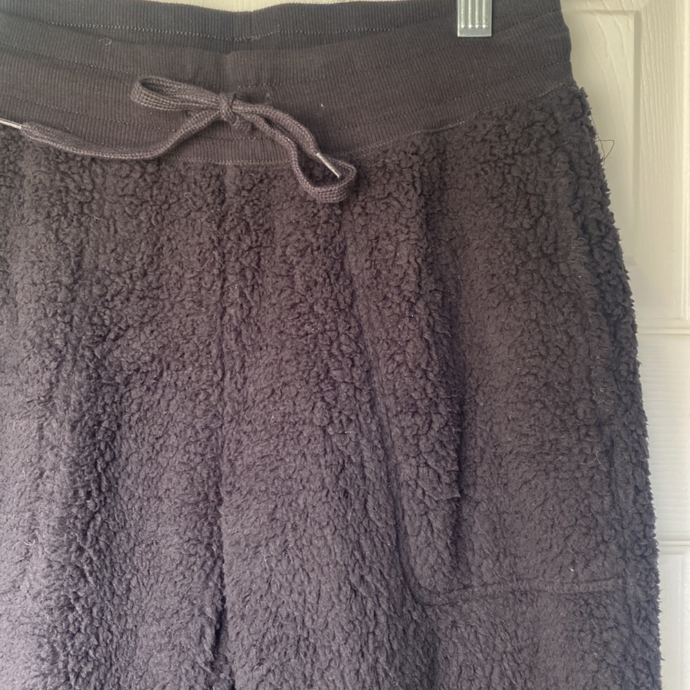 Black Sherpa joggers never worn. Uniqlo brand. Very soft inside! Size XS